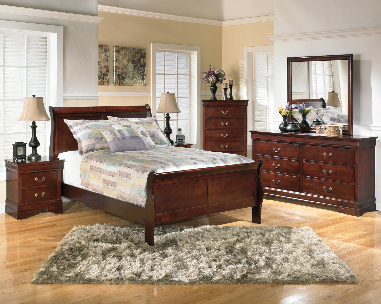 Alisdair Sleigh Bed With Mirrored Dresser, Chest And Nightstand